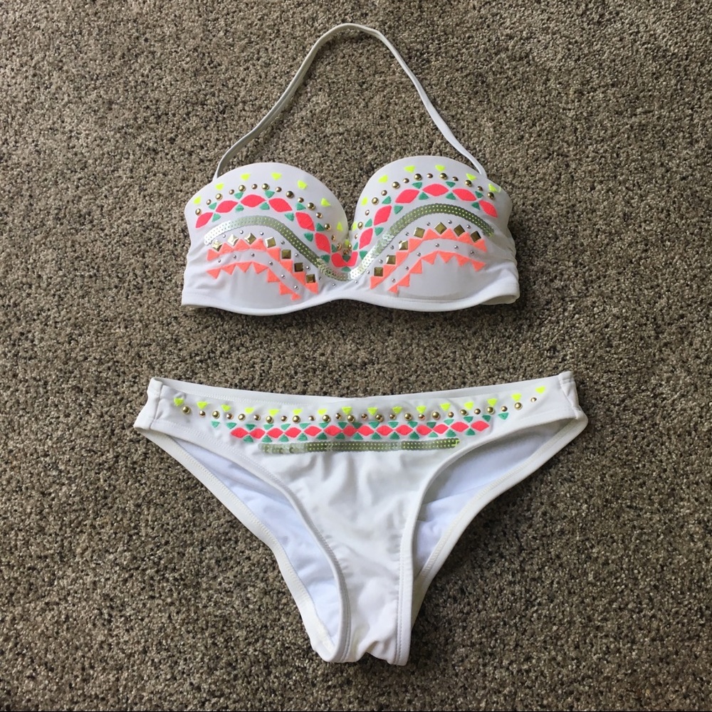 NWOT Boho Embroidered Bikini